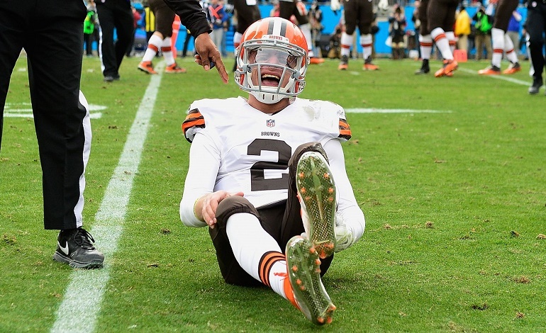 Johnny Manziel se lesionó en los isquiotibiales de su pierna izquierda durante el partido de la semana 16 ante los Carolina Panthers. 